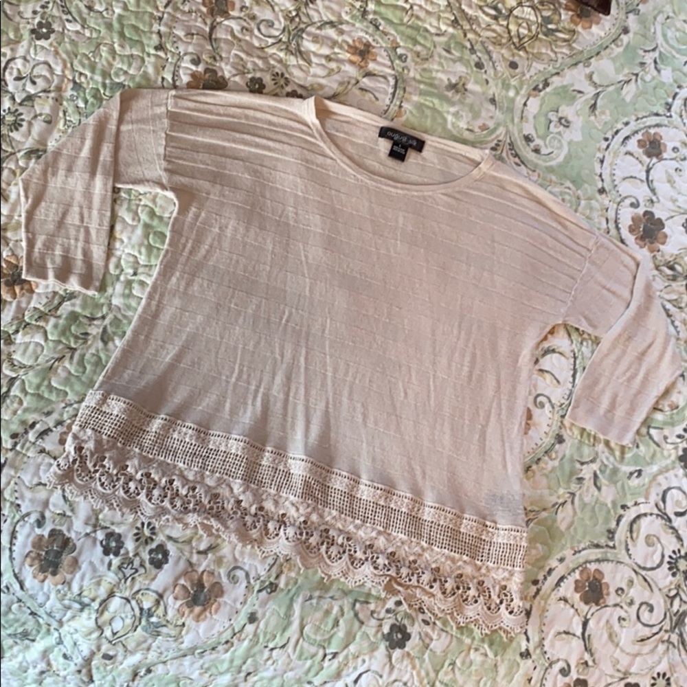 August Silk size L cream top